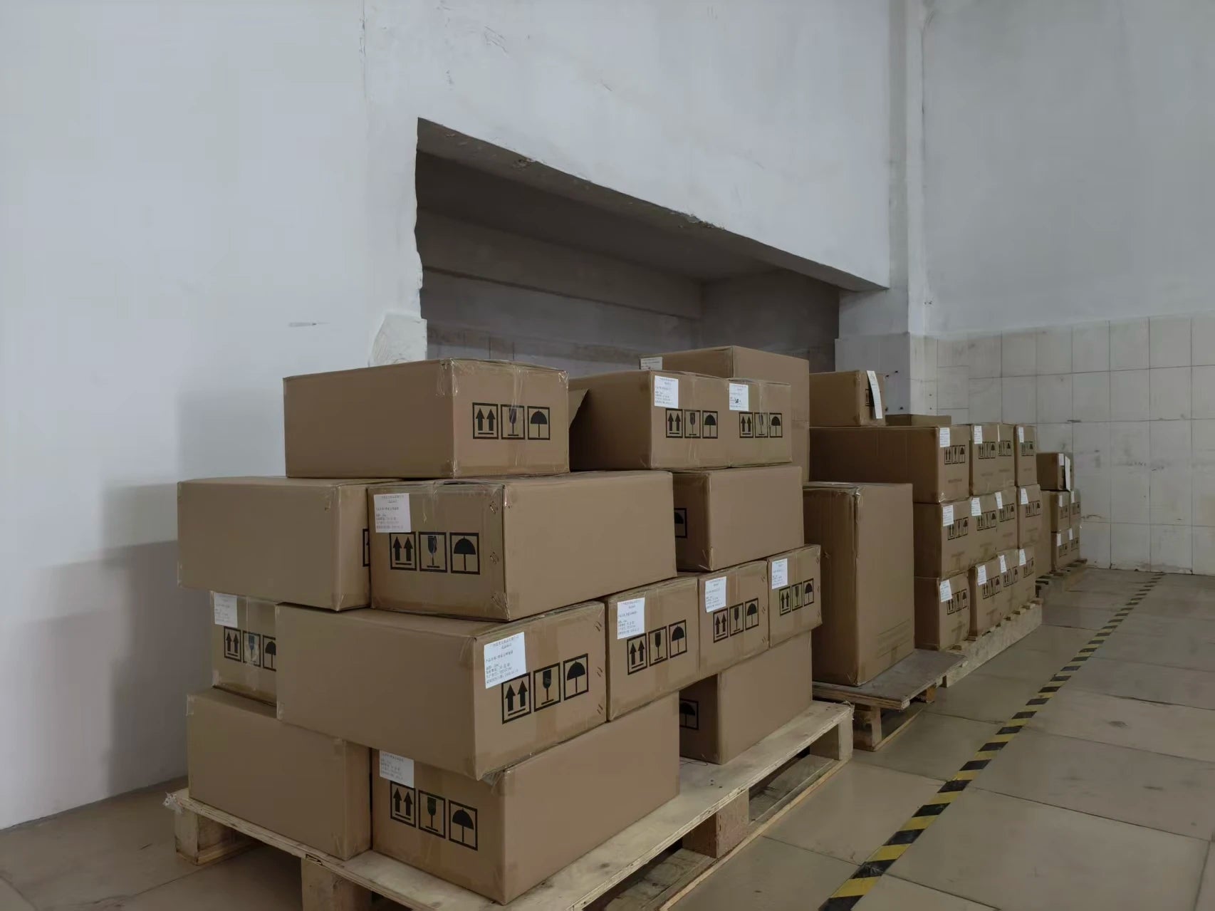 Factory Custom Manufacturer Wholesale Luxury Casual Fashionable Sporty Perfume Original Women's Solid Pheromore Perfume