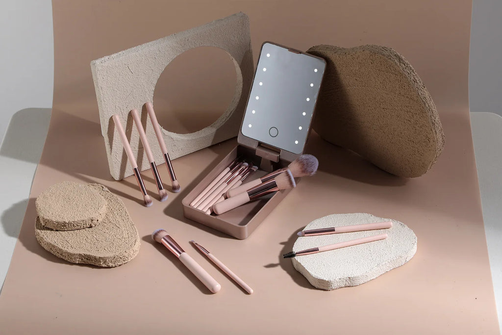 Ensemble de pinceaux de maquillage 14 pièces avec miroir éclairé, manche court Portable, lumière LED, Kit de pinceaux de maquillage rechargeables USB