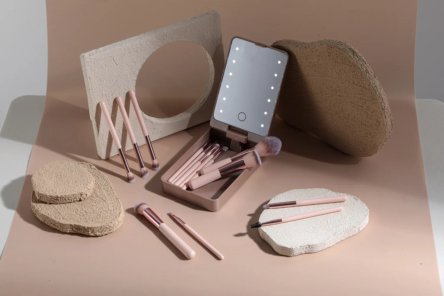 Ensemble de pinceaux de maquillage 14 pièces avec miroir éclairé, manche court Portable, lumière LED, Kit de pinceaux de maquillage rechargeables USB