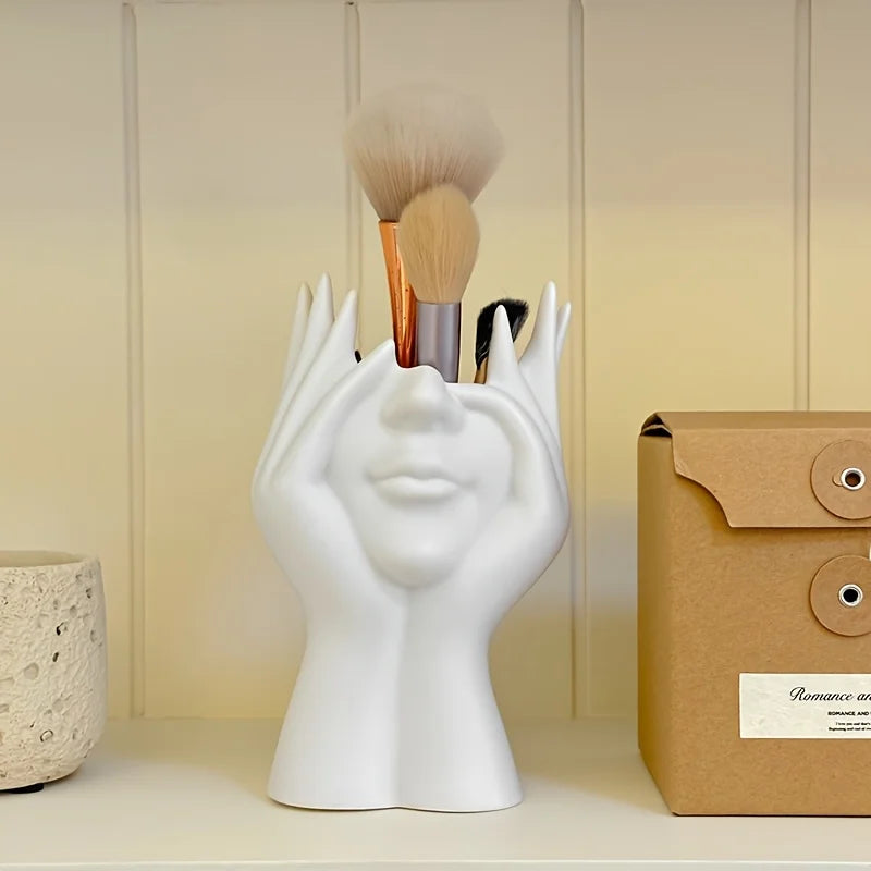L'organisateur de maquillage est léger, portable et parfait pour une utilisation sur bureau et en salle de bain, un rangement de brosses et de cosmétiques