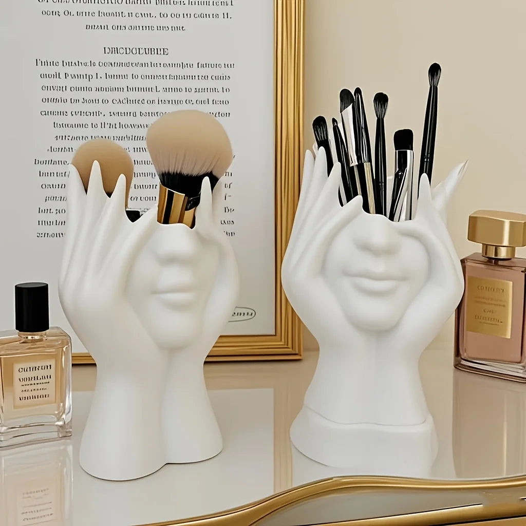 L'organisateur de maquillage est léger, portable et parfait pour une utilisation sur bureau et en salle de bain, un rangement de brosses et de cosmétiques