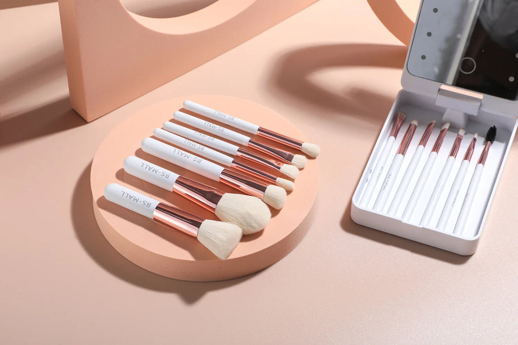 Ensemble de pinceaux de maquillage 14 pièces avec miroir éclairé, manche court Portable, lumière LED, Kit de pinceaux de maquillage rechargeables USB