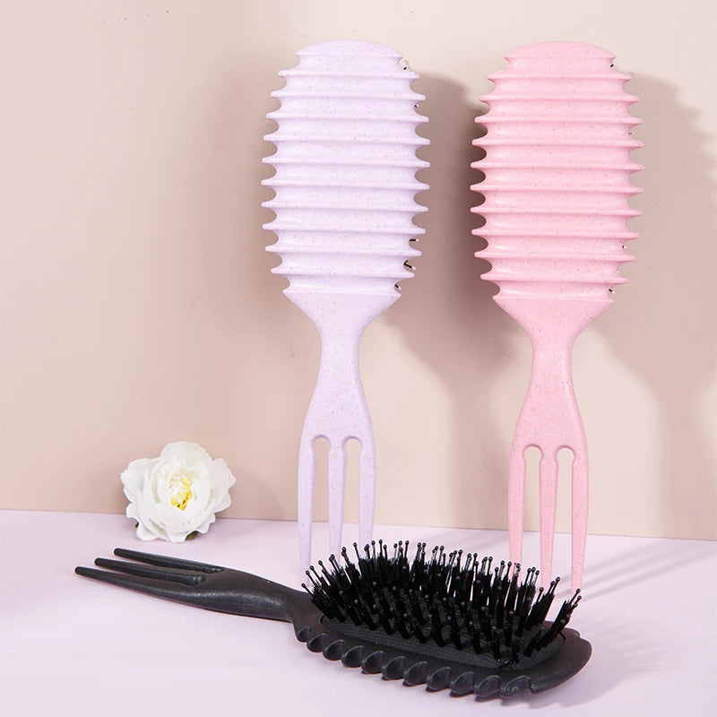 Brosse coiffante pour cheveux bouclés Candy Bursh: boucles définies sur cheveux mouillés, poils en Nylon, peigne démêlant et volumateur pour tous les types de cheveux, 1 pièce